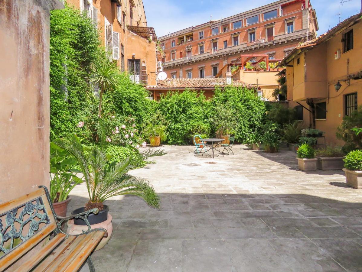 Casa Del Moro - Romantic Loft In Trastevere Exteriör bild