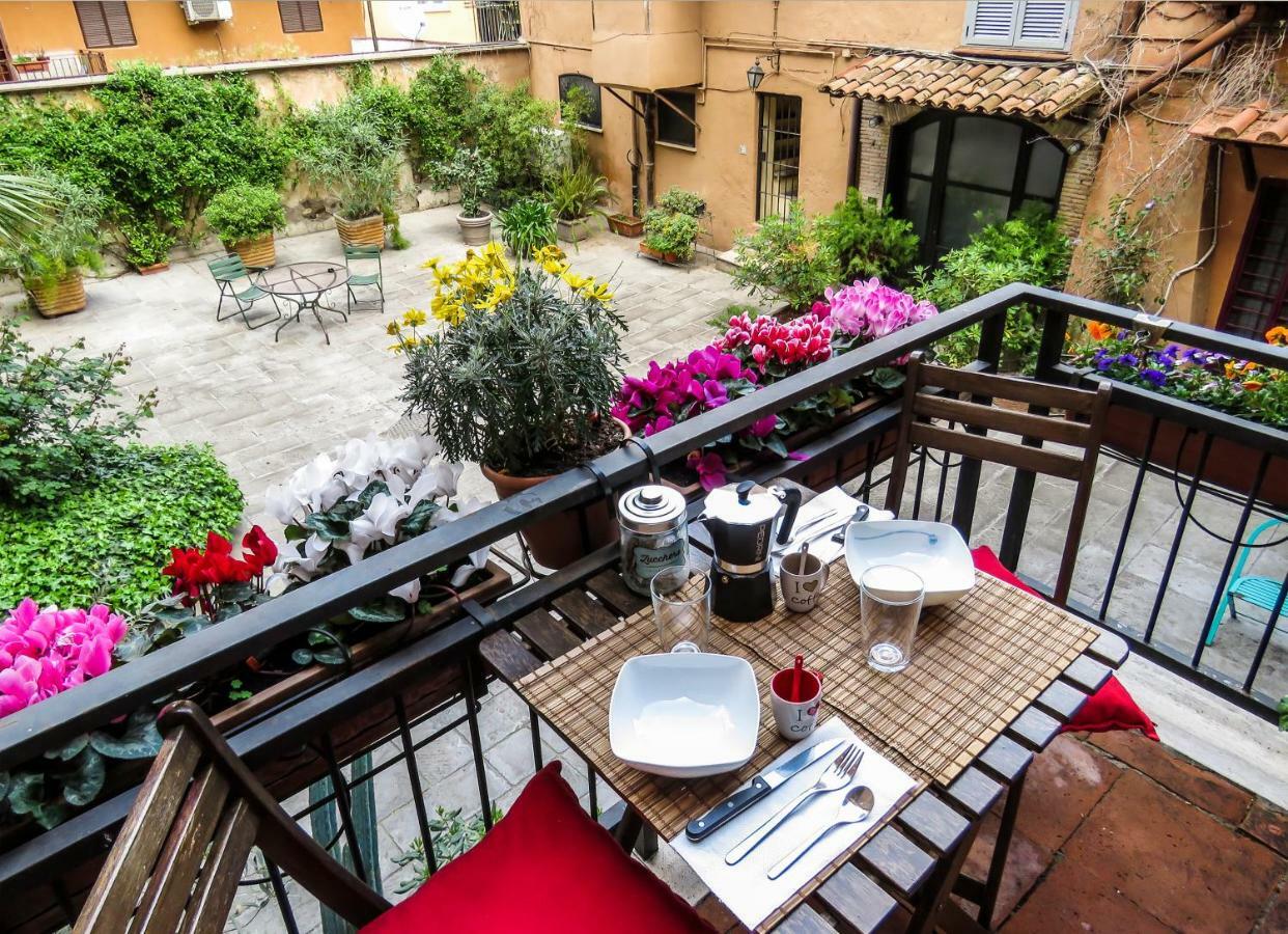 Casa Del Moro - Romantic Loft In Trastevere Exteriör bild